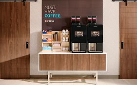 Holiday Inn Express & Suites Tampa Stadium - Airport Area By Ihg